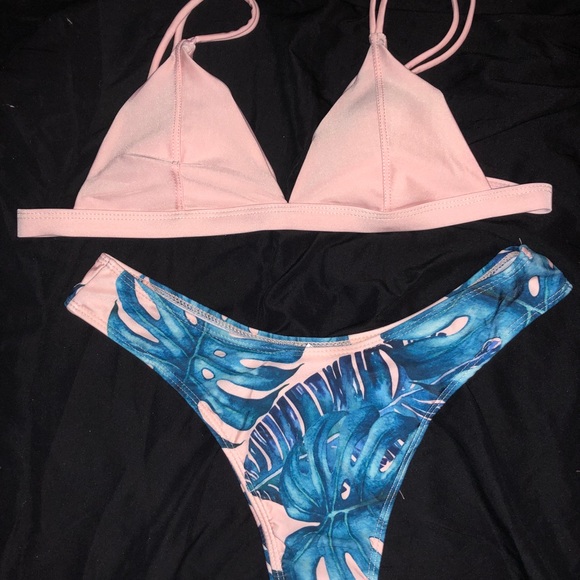 Bikini - Picture 2 of 2